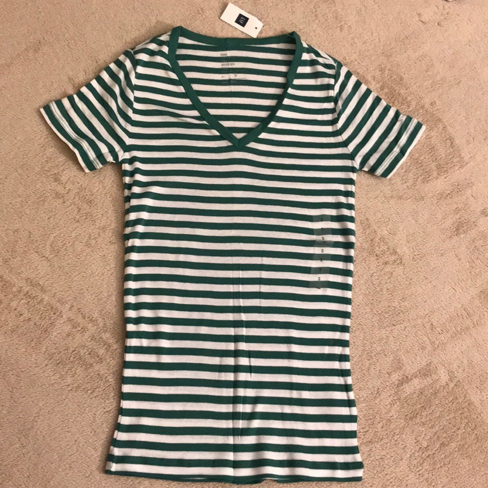 NWT gap fitted tee